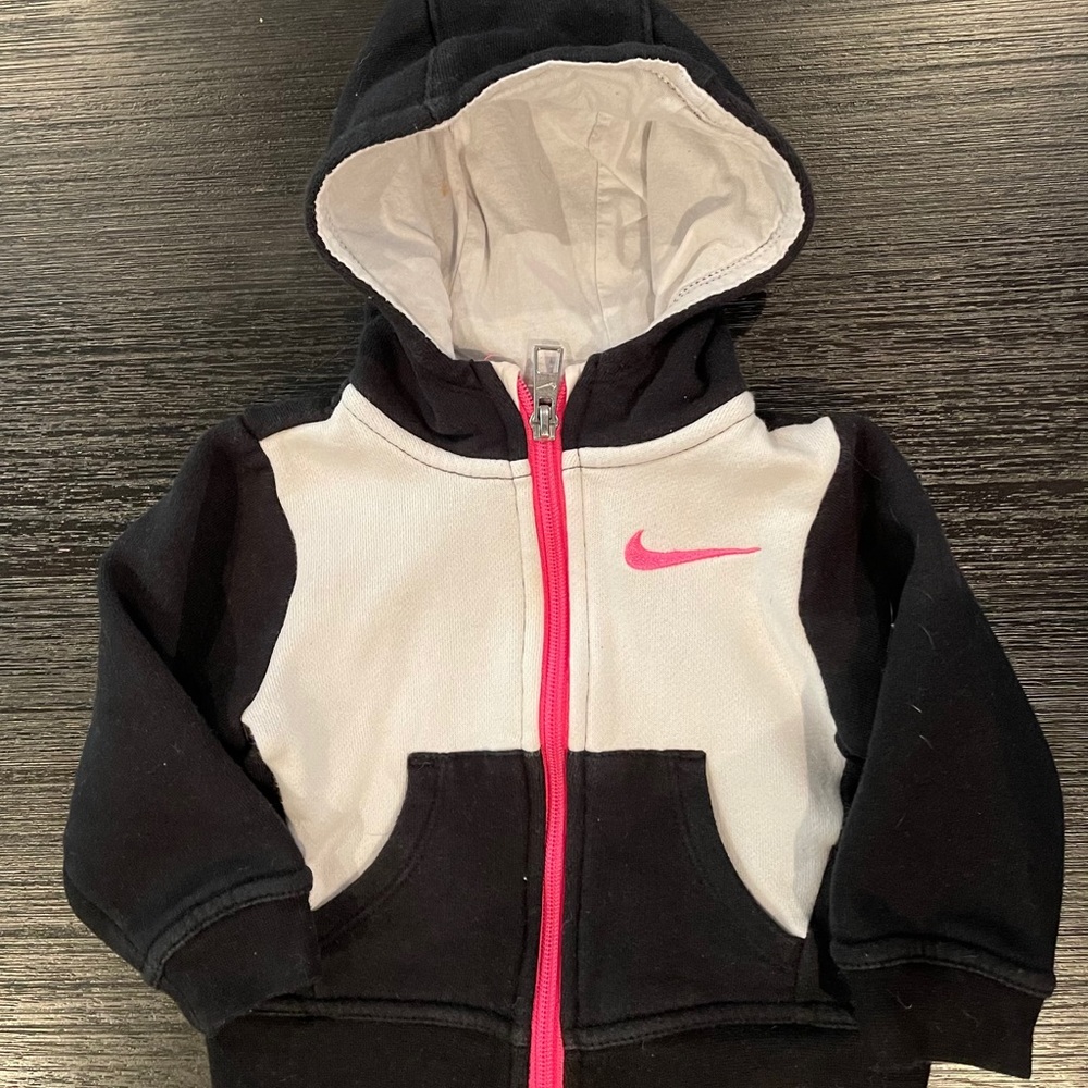 Nike – Core Fleece Hoodie Jog Set- Baby Girl